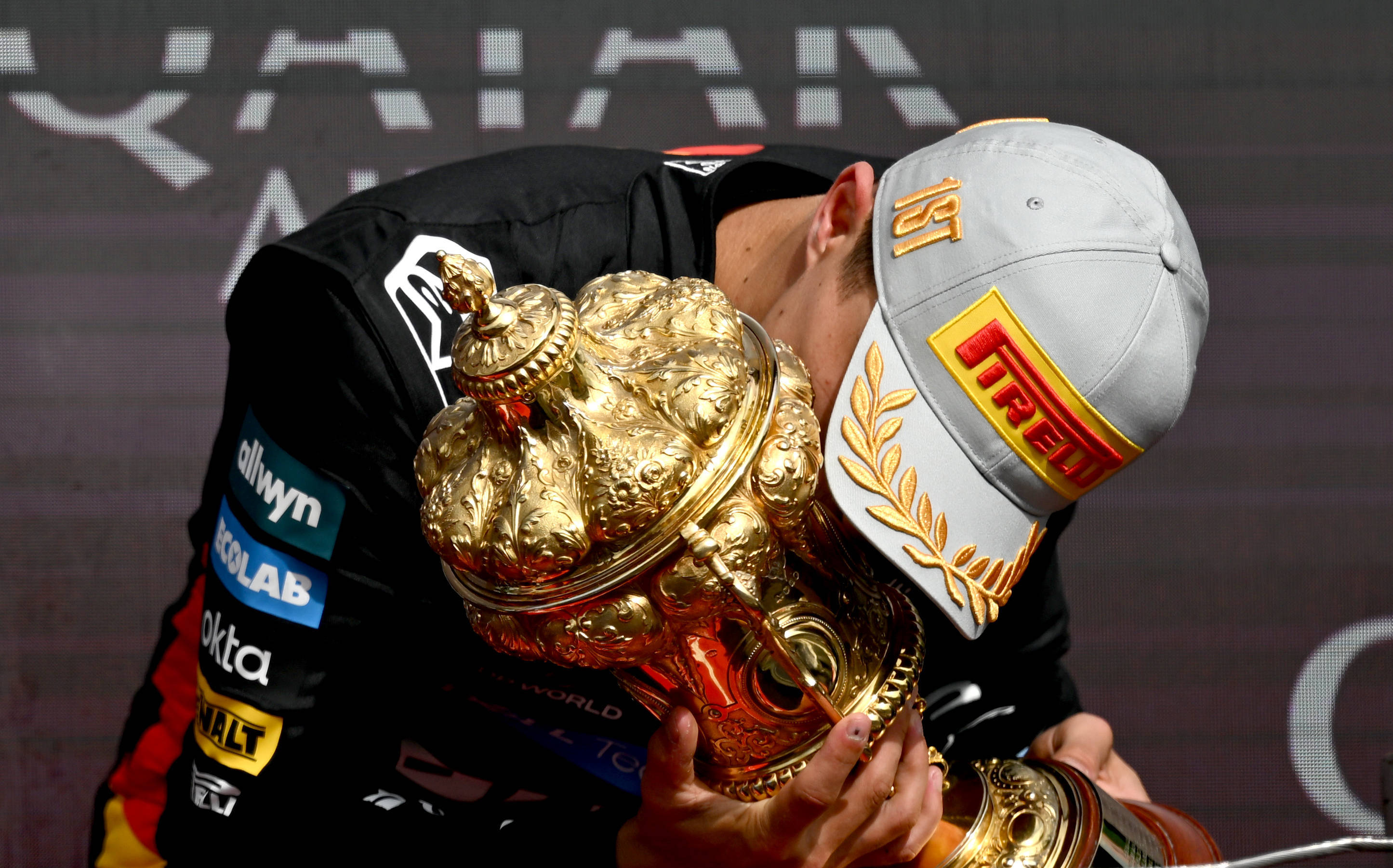 雷诺车队鏖战索伯车队，诺里斯扛起全队