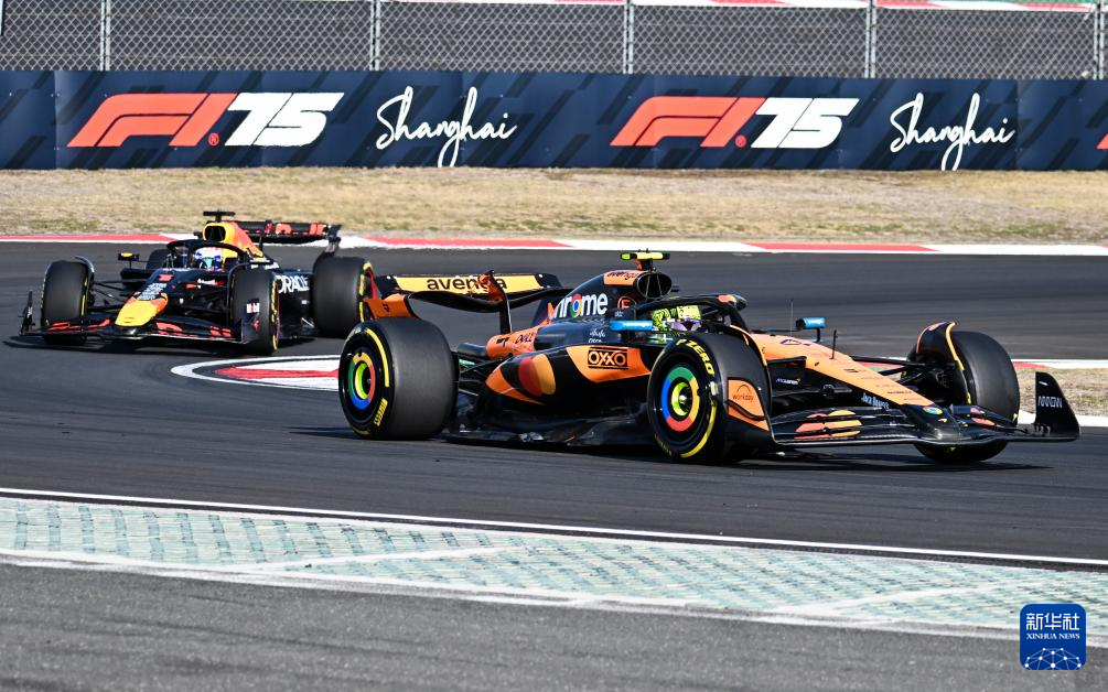 阿斯顿马丁力克梅赛德斯，皮亚斯特里扛起全队