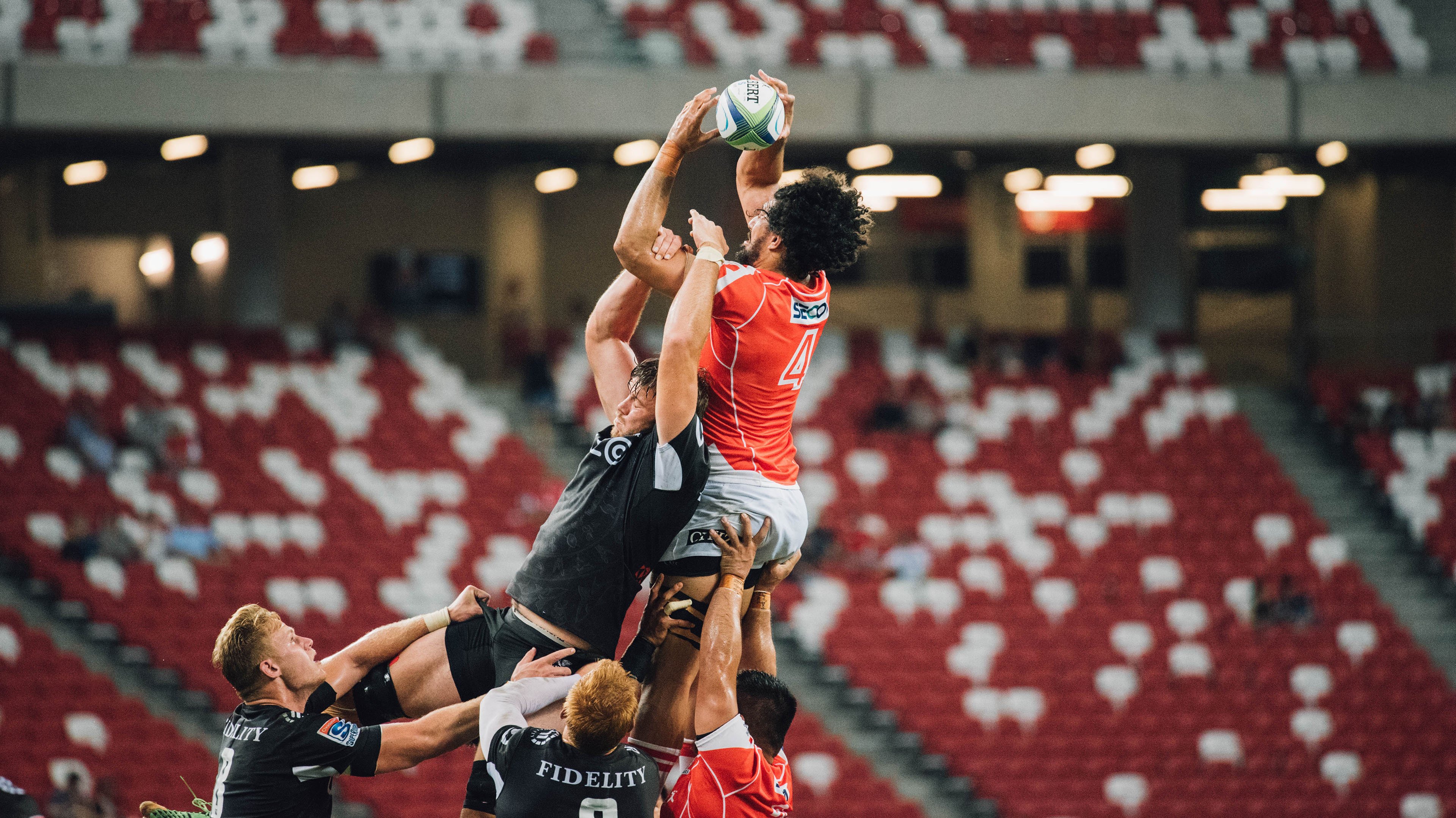 詹姆斯F1赛道接管比赛，掘金却在爵士主场被淘汰—体育宇宙的量子纠缠