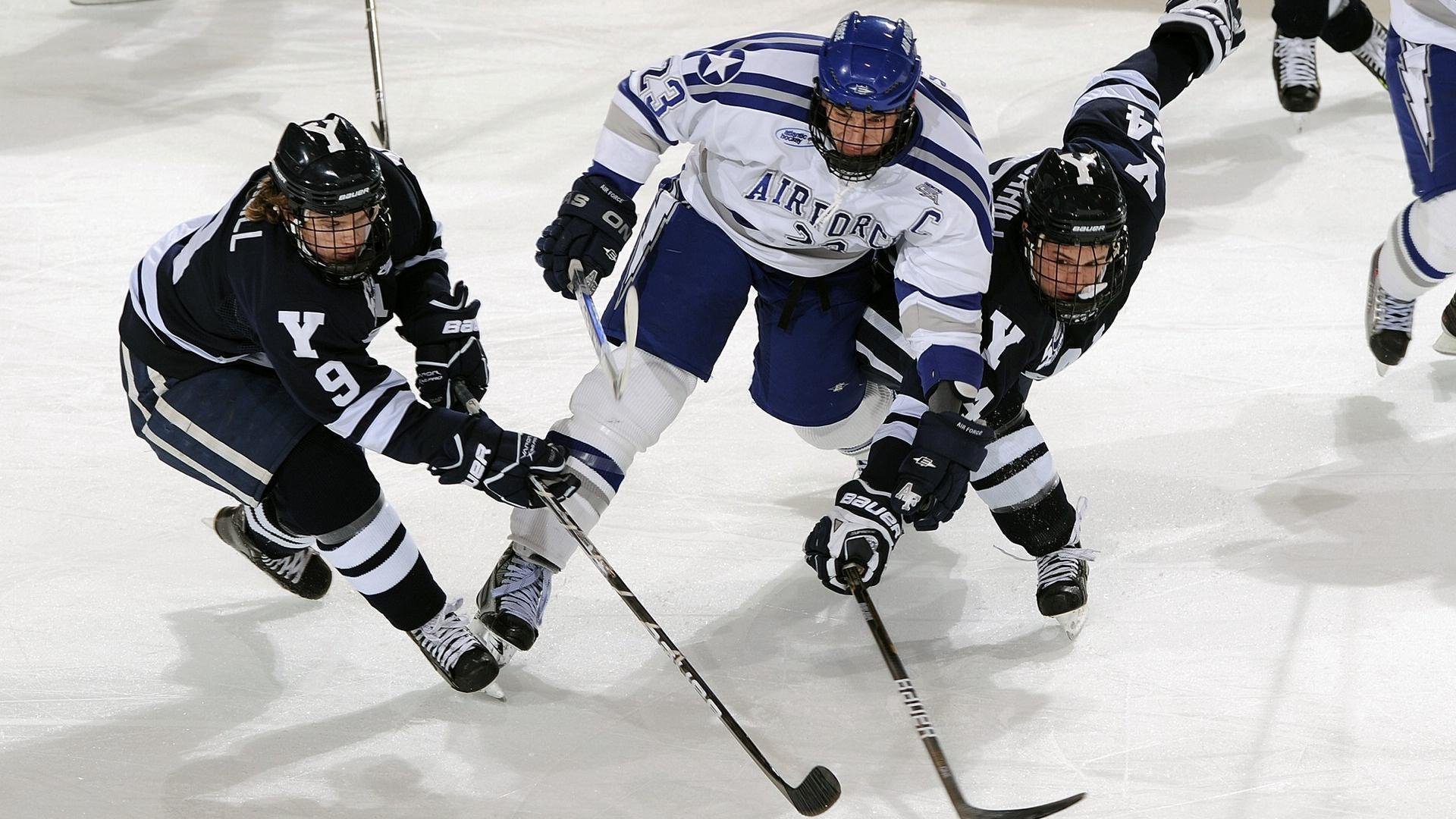 爱游戏在线-北京队对阵湖人，浓眉存在感拉满，一场跨越篮球次元的对话